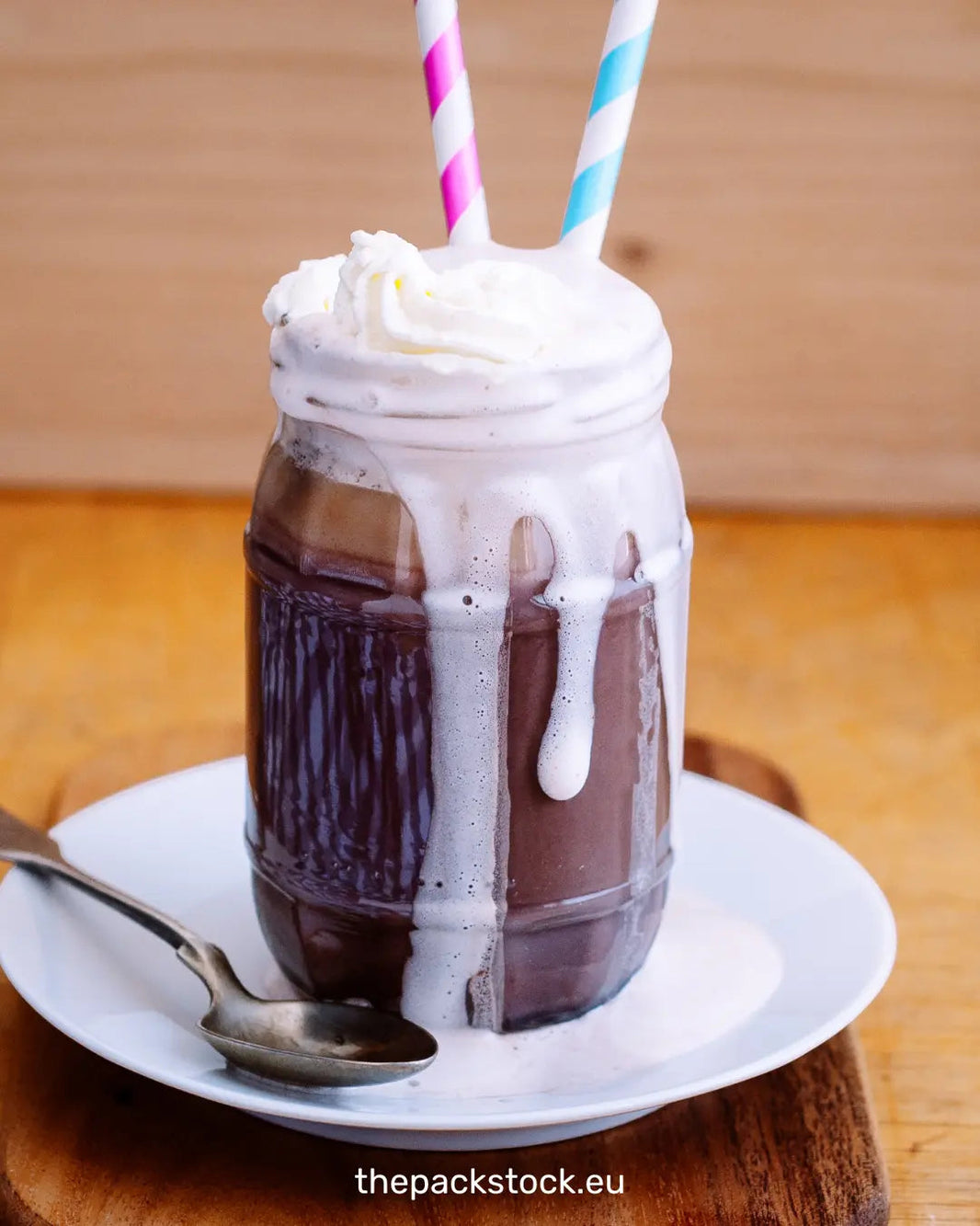 Christmas-Recipes-in-Glass-Jars-Easy-Beautiful-and-Sustainable-Ideas The Pack Stock EU